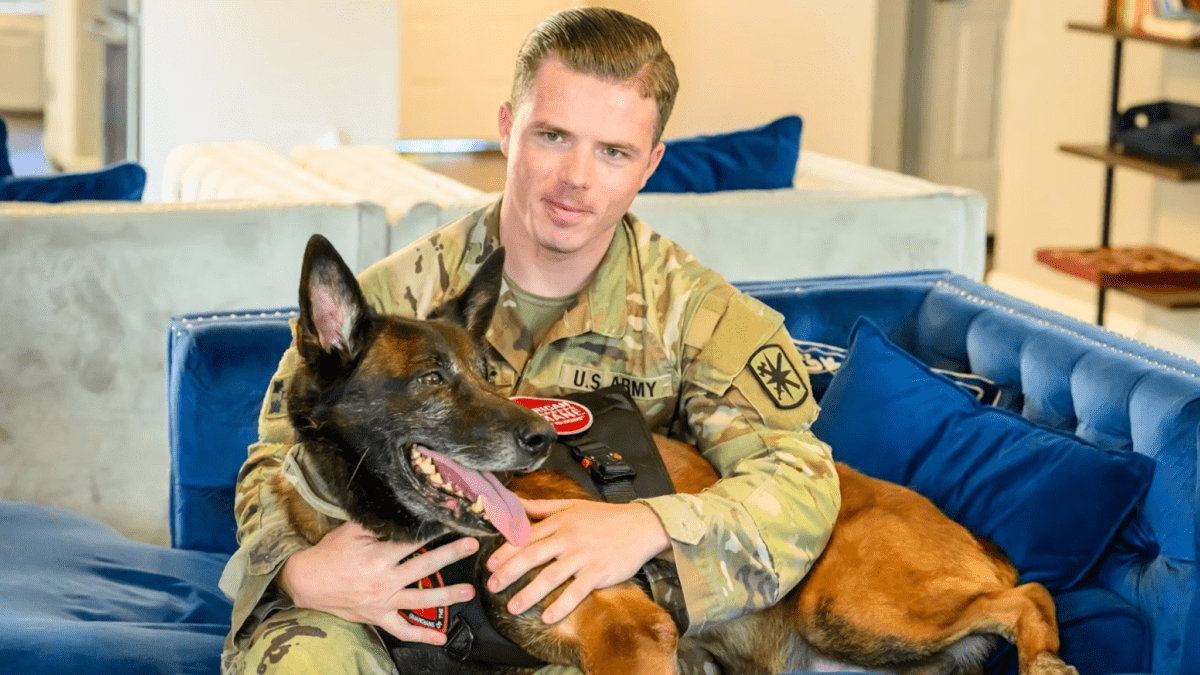 Soldier and His Military Dog Reunite for a Holiday to Remember 2 May and Yyacob