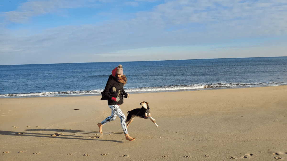 Meet the Former Stray Dog Now Crowned ‘Happiest Pet on Earth’ 3 Supai and Torey at the beach